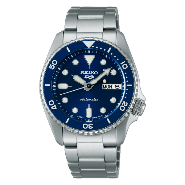 Seiko 5 Sports SKX SRPL77K1: frontale, quadrante blu e lunetta blu, bracciale in acciaio, cassa 38 mm